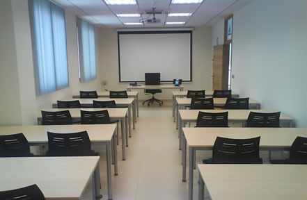 Instalacin proyector en aula, escuela, clase, universidad